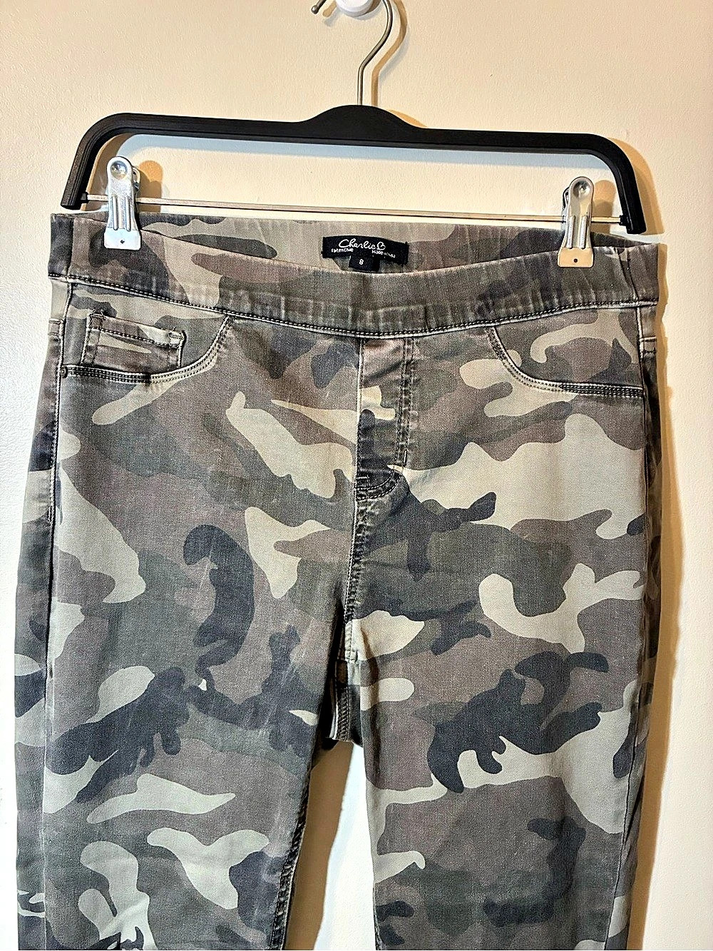 Charlie B Camo Pull-On Stretch Skinny Ankle Pants with Button Detail Size 8 / 6